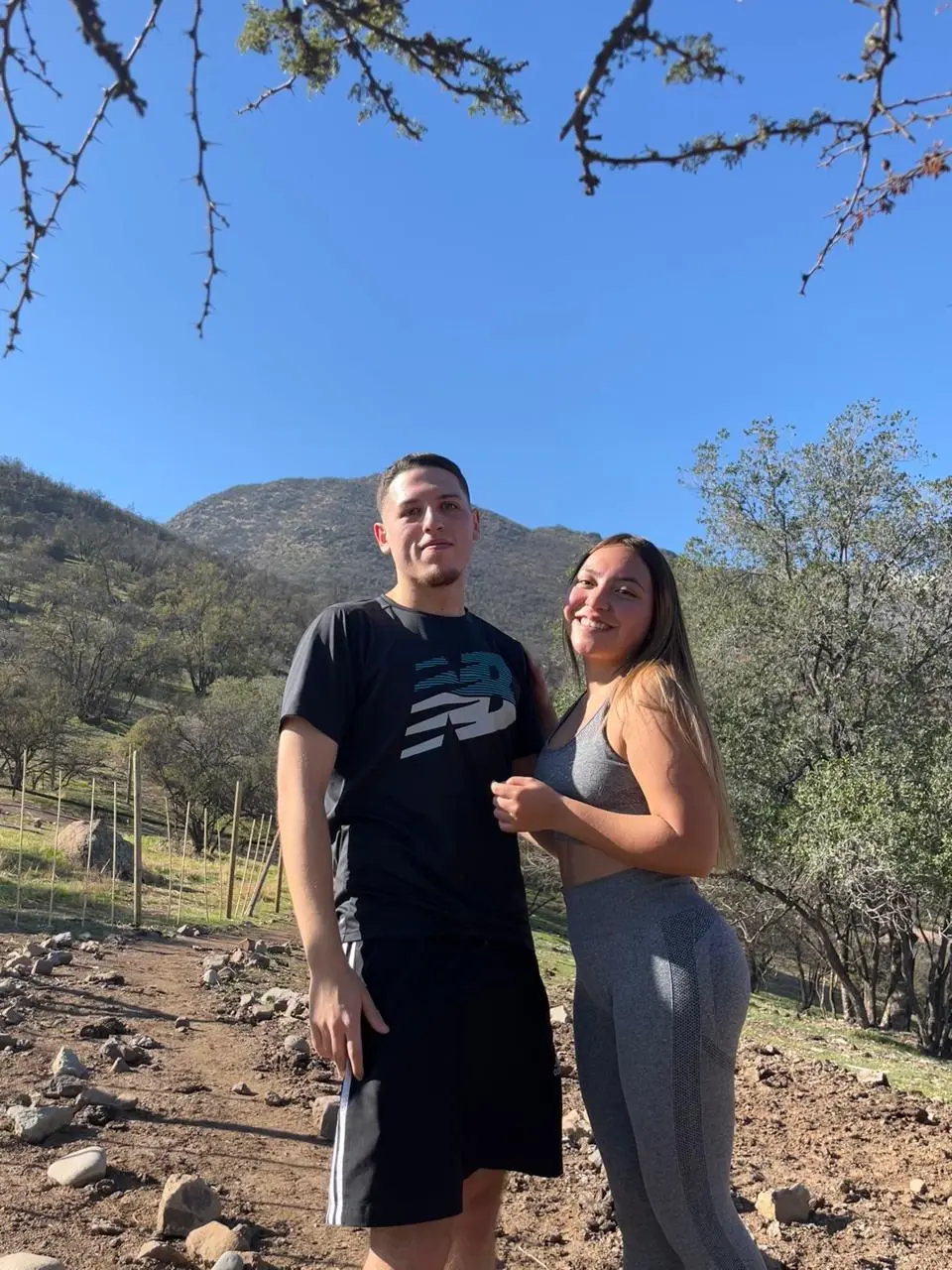 Justo & Camila - Abrazo cariñoso